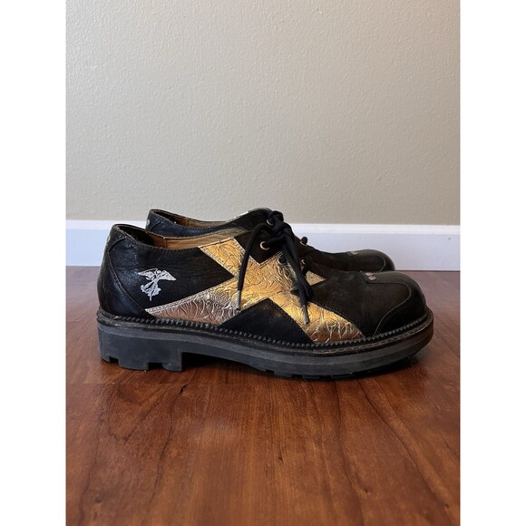 JOHN FLUEVOG ANGELS: HENK SHOES Men's 9.5 Leather Black & Gold - Picture 1 of 13